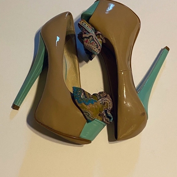 Chinese Laundry Pump Heels Beige Peep Toe Size 6 - Picture 1 of 11